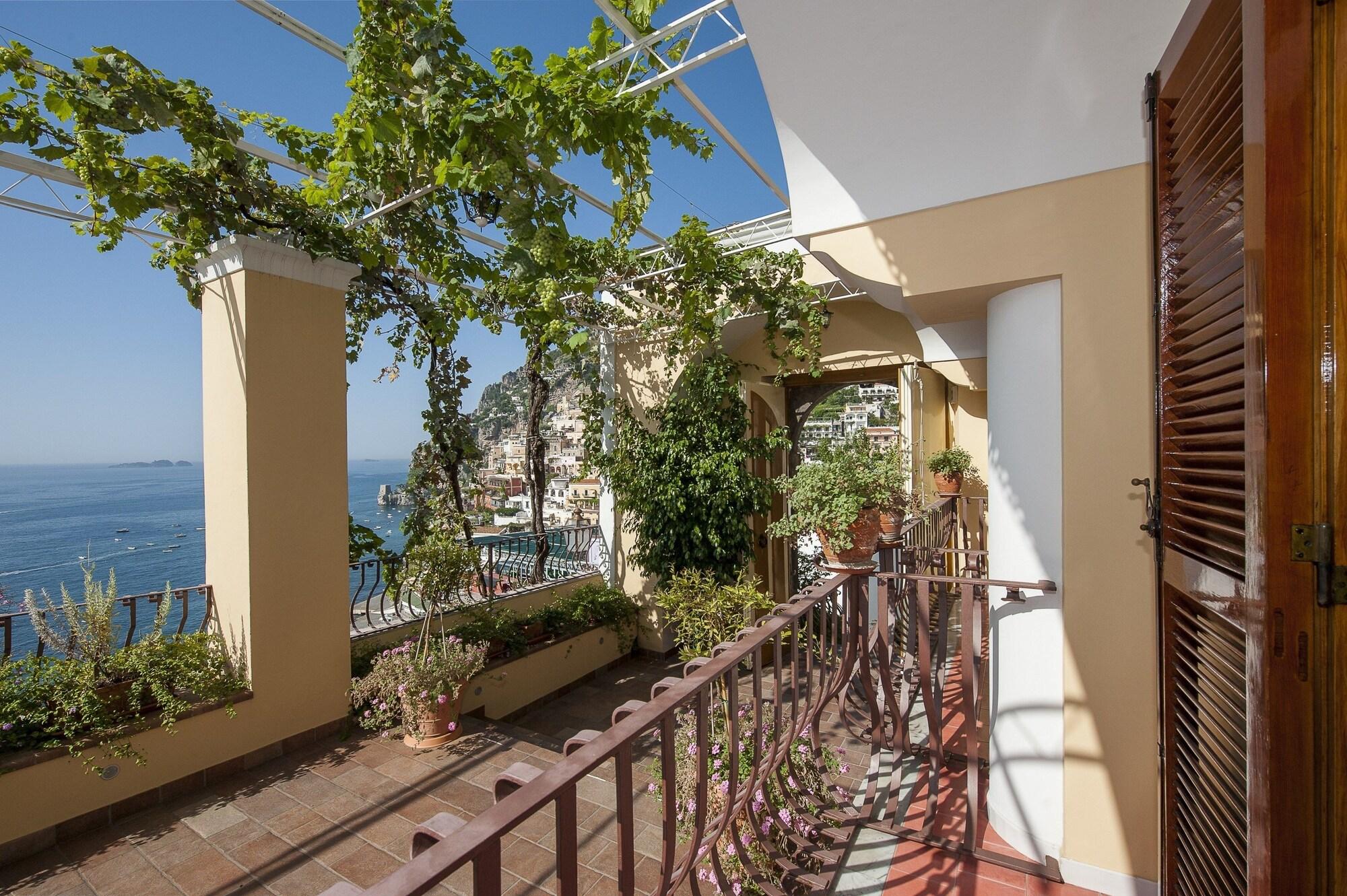 Albergo California Позитано Екстериор снимка